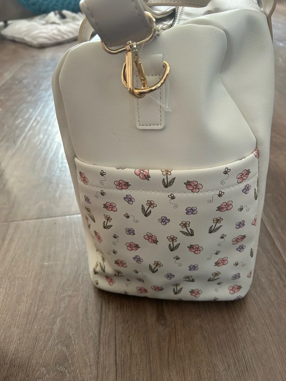 Disney NWT Winnie the Pooh Cream Weekender Bag - Picture 4 of 9